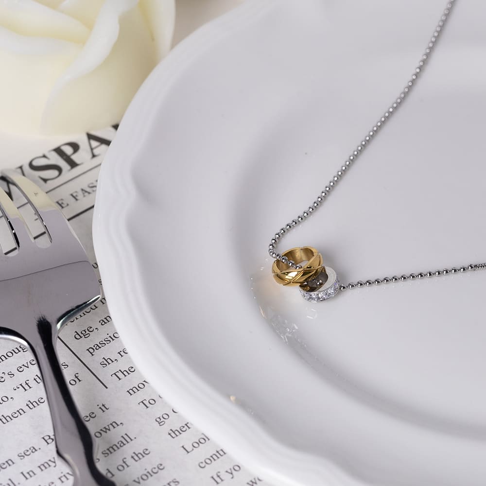 Elegant Zirconia Pendant Necklace