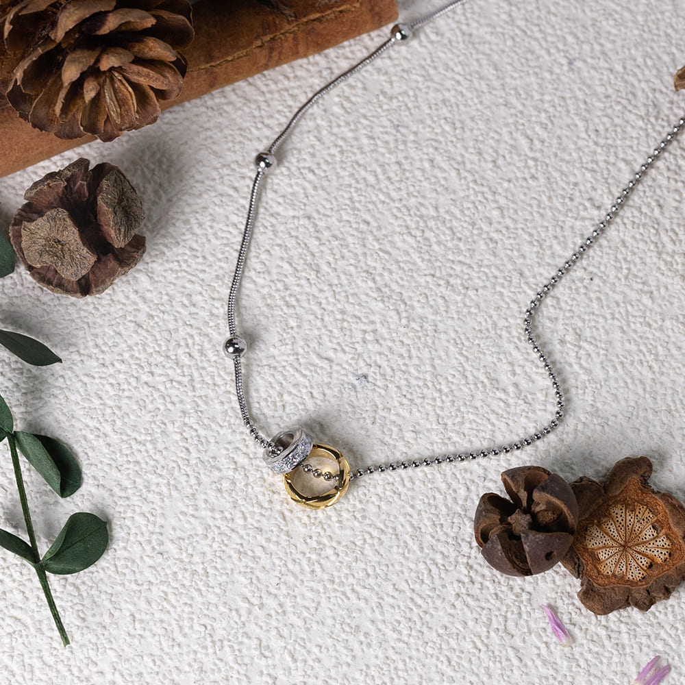 Elegant Zirconia Pendant Necklace