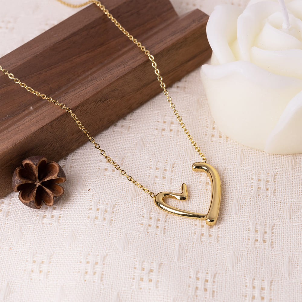 Elegant Love Heart Pendant Necklace