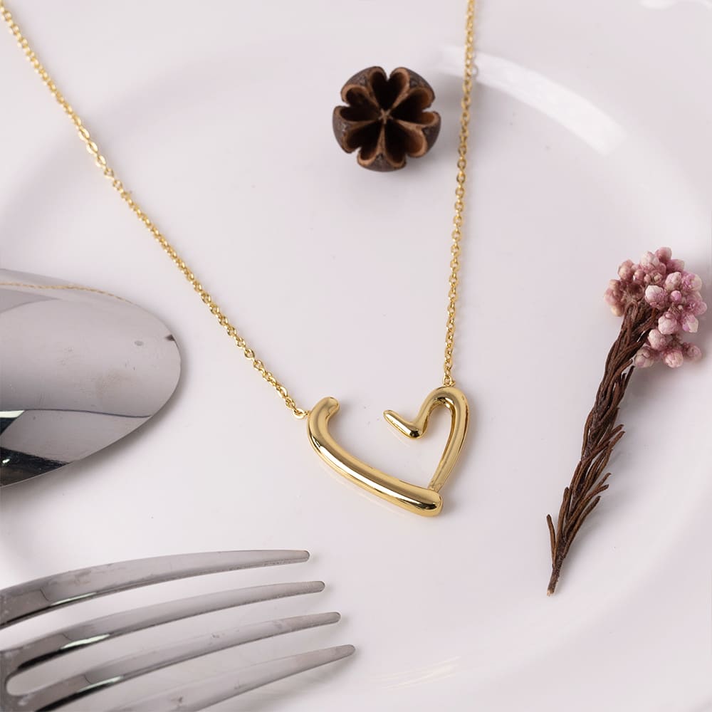 Elegant Love Heart Pendant Necklace