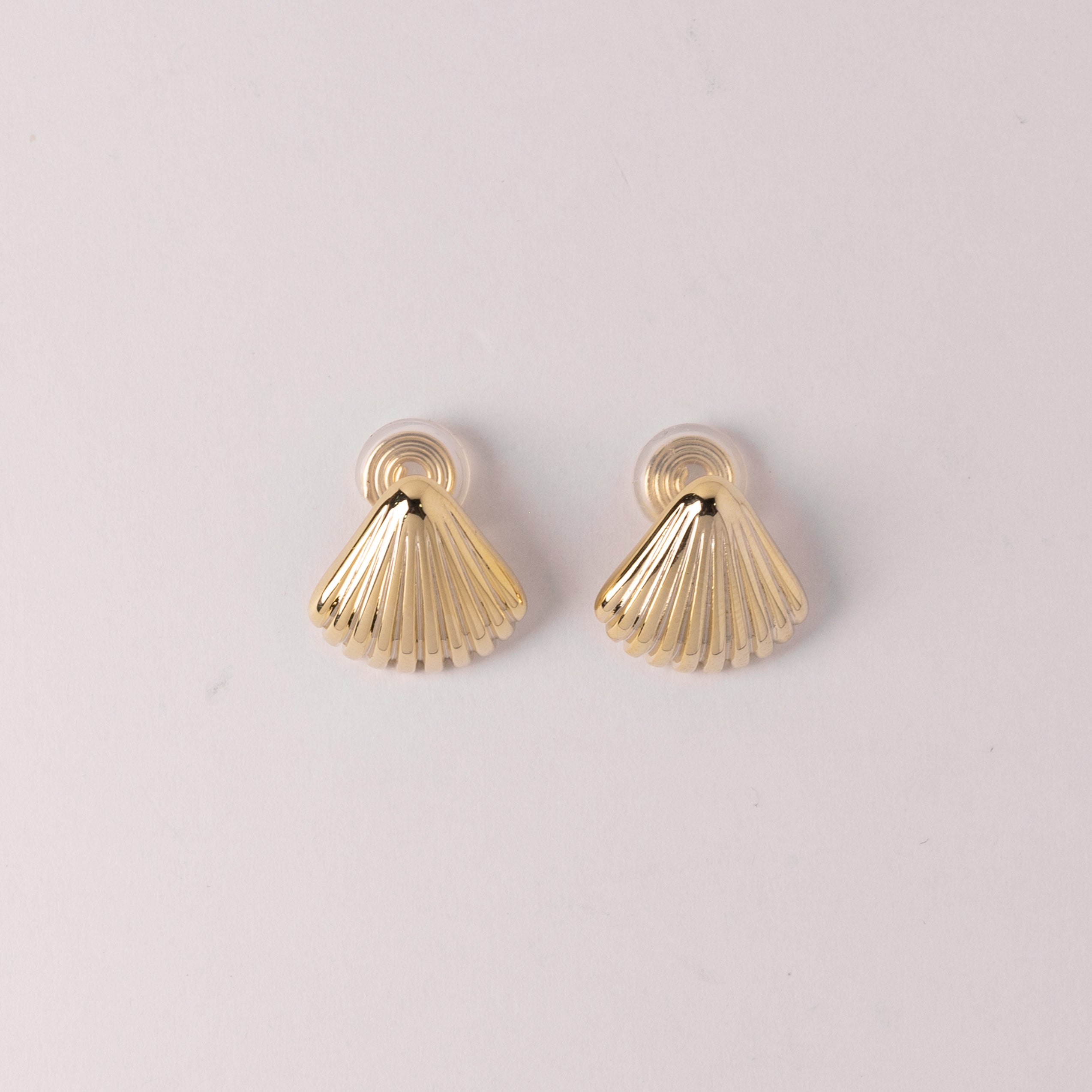 no-piercing-clip-on-earrings-radiant-shell-gold-front