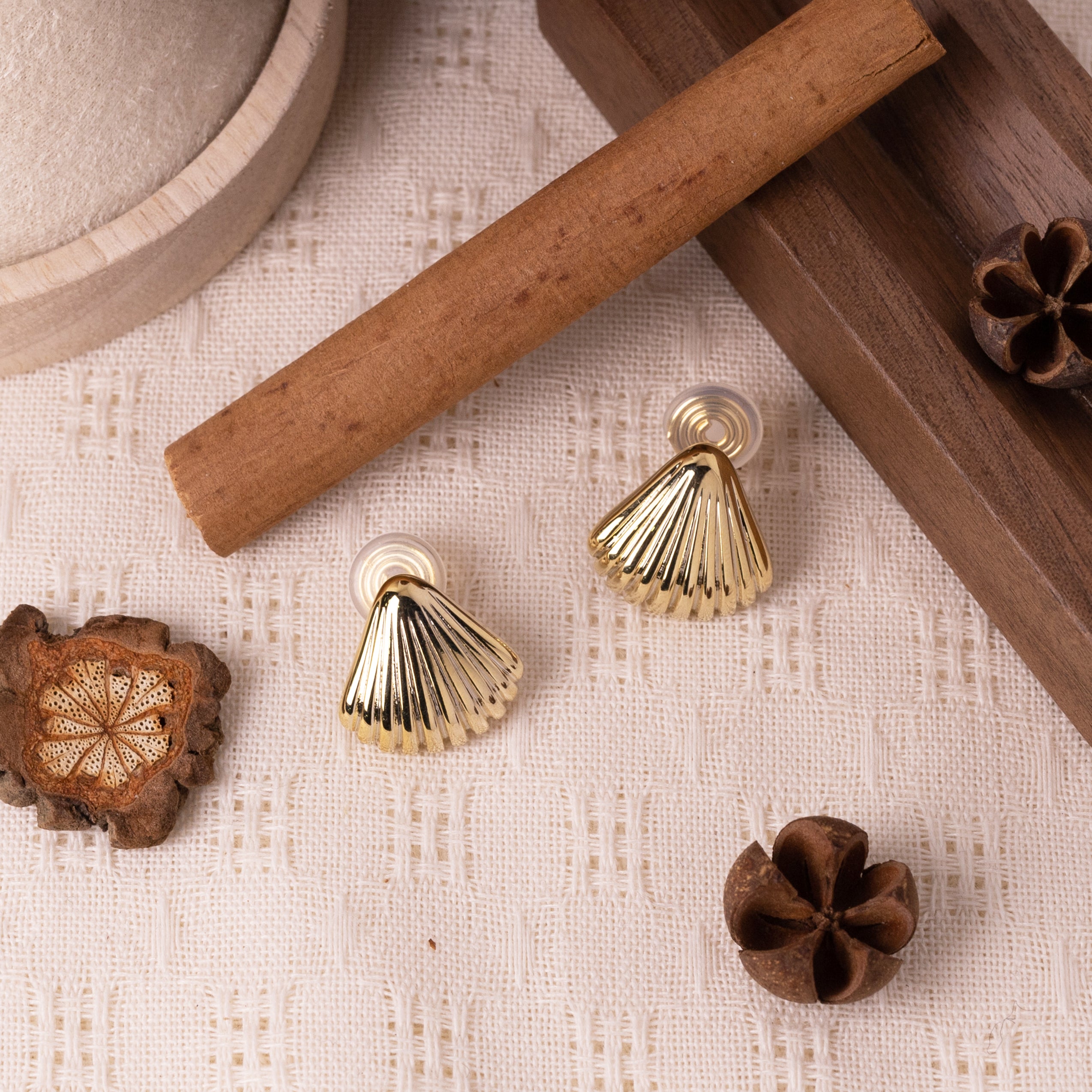 no-piercing-clip-on-earrings-radiant-shell-gold-front