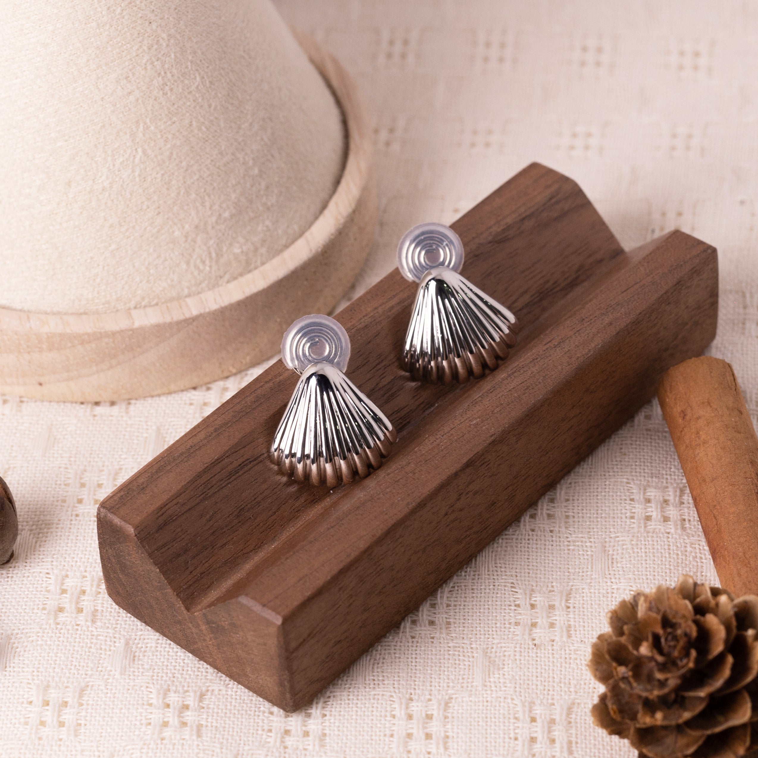 no-piercing-clip-on-earrings-radiant-shell-gold-front